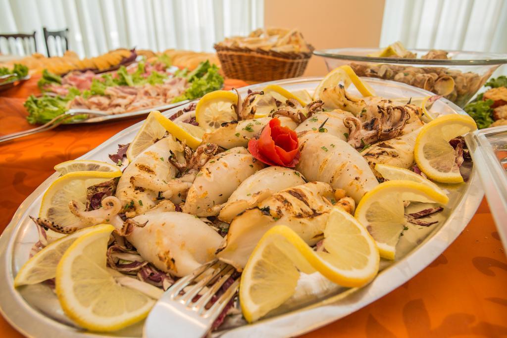 Hotel Oregon Ріміні Екстер'єр фото