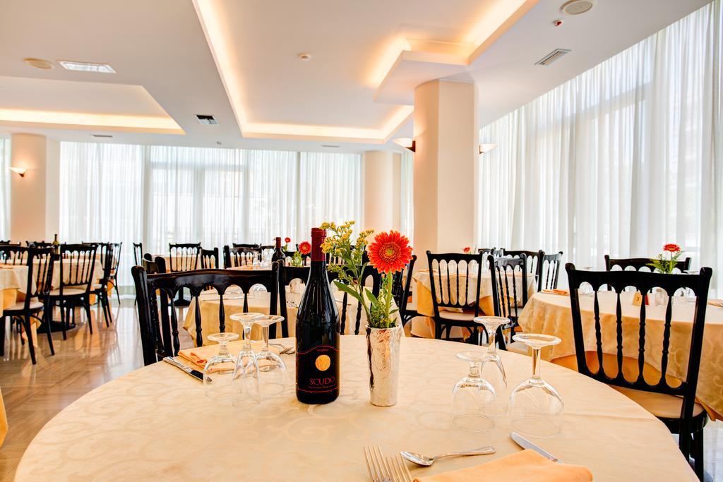 Hotel Oregon Ріміні Екстер'єр фото